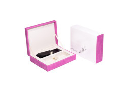 Fuchsia suede gift box with pouch